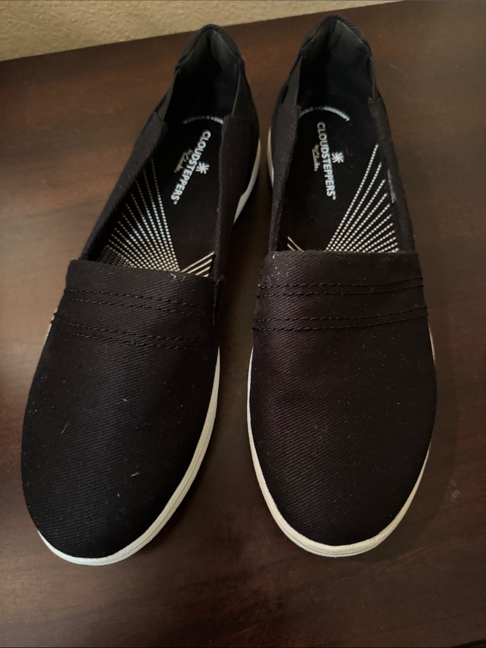 Clarks Black Slip-On Flats with White Sole woman 9.5